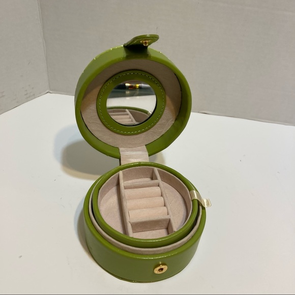 Adorable Green Small Round Jewelry Box! - Picture 2 of 10